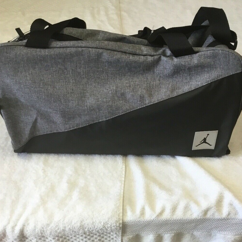 nike jordan duffle bag 8A0083 023 nwt - Picture 4 of 7